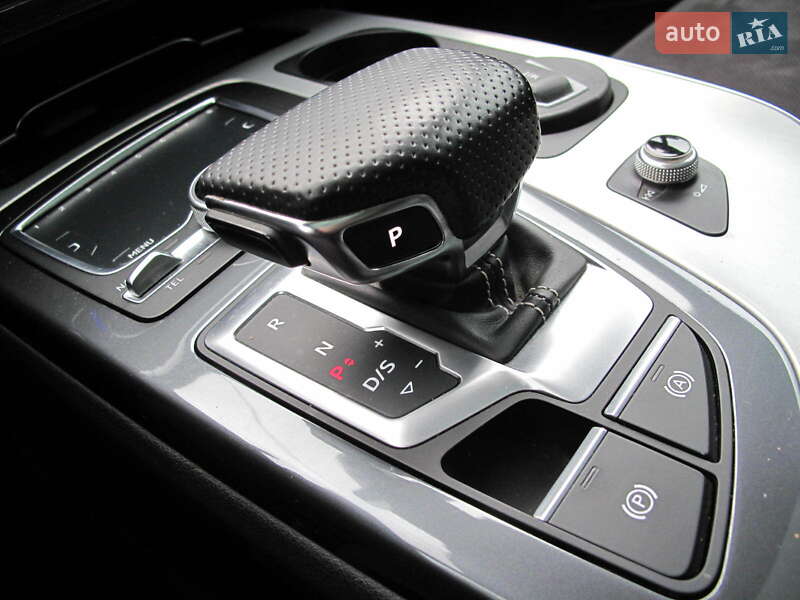 Внедорожник / Кроссовер Audi Q7 2015 в Киеве
