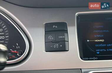 Внедорожник / Кроссовер Audi Q7 2011 в 