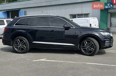 Внедорожник / Кроссовер Audi Q7 2015 в 