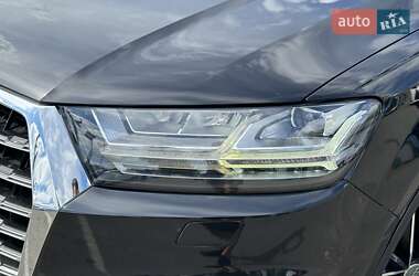 Внедорожник / Кроссовер Audi Q7 2015 в 