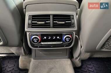 Внедорожник / Кроссовер Audi Q7 2016 в 
