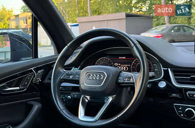 Внедорожник / Кроссовер Audi Q7 2017 в 