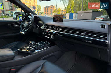 Внедорожник / Кроссовер Audi Q7 2017 в 