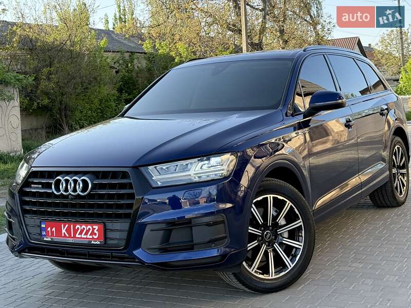 Позашляховик / Кросовер Audi Q7 2019 в 