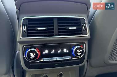 Позашляховик / Кросовер Audi Q7 2019 в 