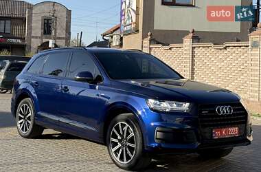 Позашляховик / Кросовер Audi Q7 2019 в 