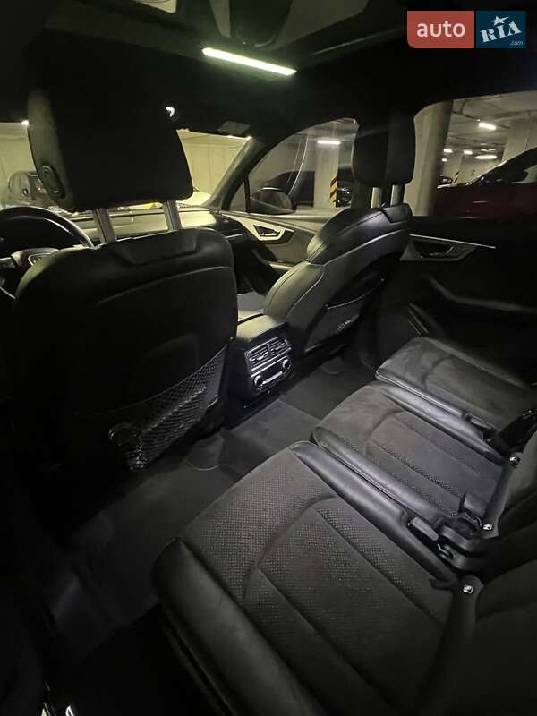 Внедорожник / Кроссовер Audi Q7 2017 в Киеве