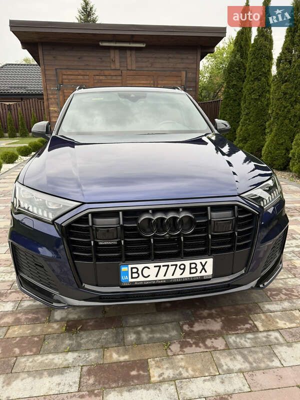 Внедорожник / Кроссовер Audi Q7 2021 в 