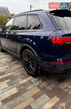 Внедорожник / Кроссовер Audi Q7 2021 в 
