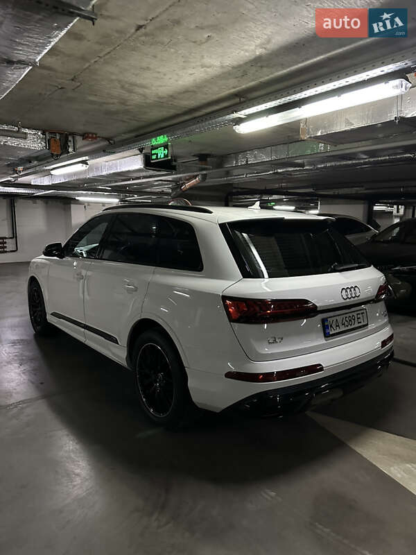 Позашляховик / Кросовер Audi Q7 2021 в Києві