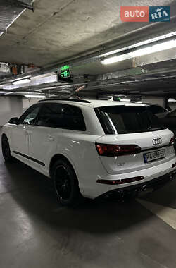 Внедорожник / Кроссовер Audi Q7 2021 в 
