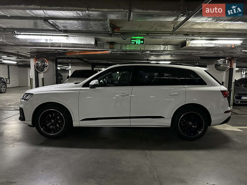 Позашляховик / Кросовер Audi Q7 2021 в Києві