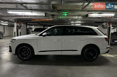 Внедорожник / Кроссовер Audi Q7 2021 в 