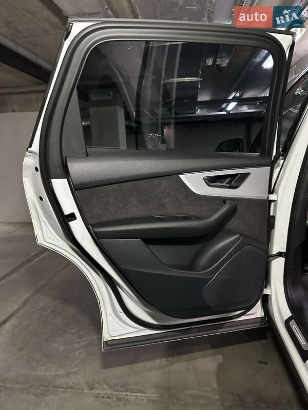 Позашляховик / Кросовер Audi Q7 2021 в Києві