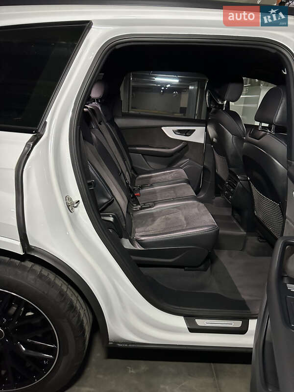 Позашляховик / Кросовер Audi Q7 2021 в Києві