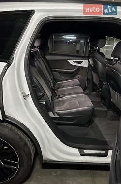 Внедорожник / Кроссовер Audi Q7 2021 в 