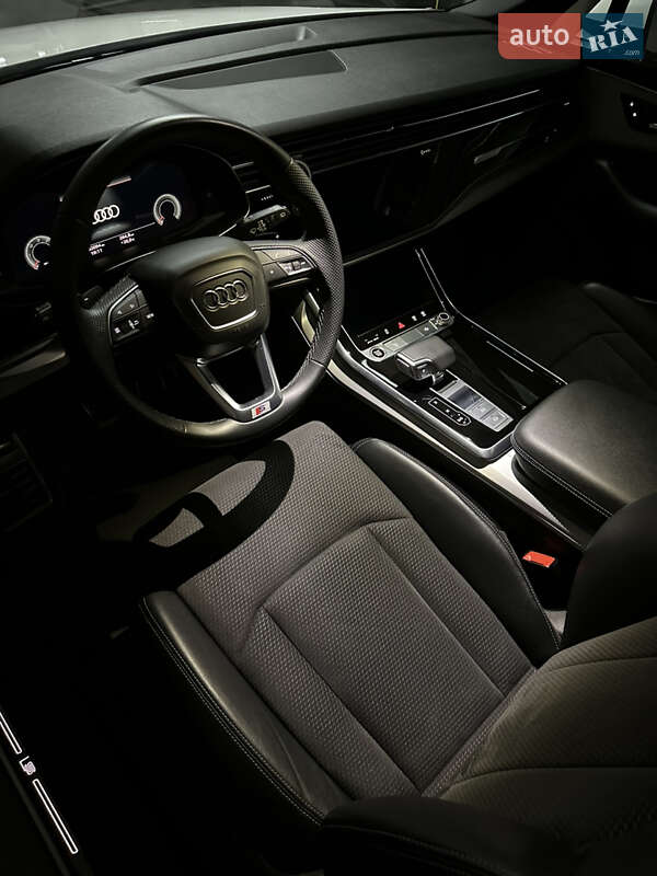 Позашляховик / Кросовер Audi Q7 2021 в Києві