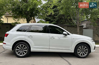Внедорожник / Кроссовер Audi Q7 2018 в 