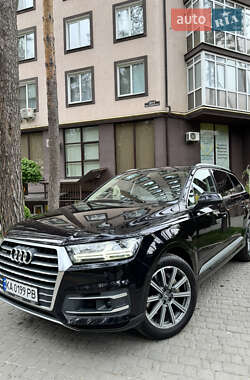 Внедорожник / Кроссовер Audi Q7 2017 в 