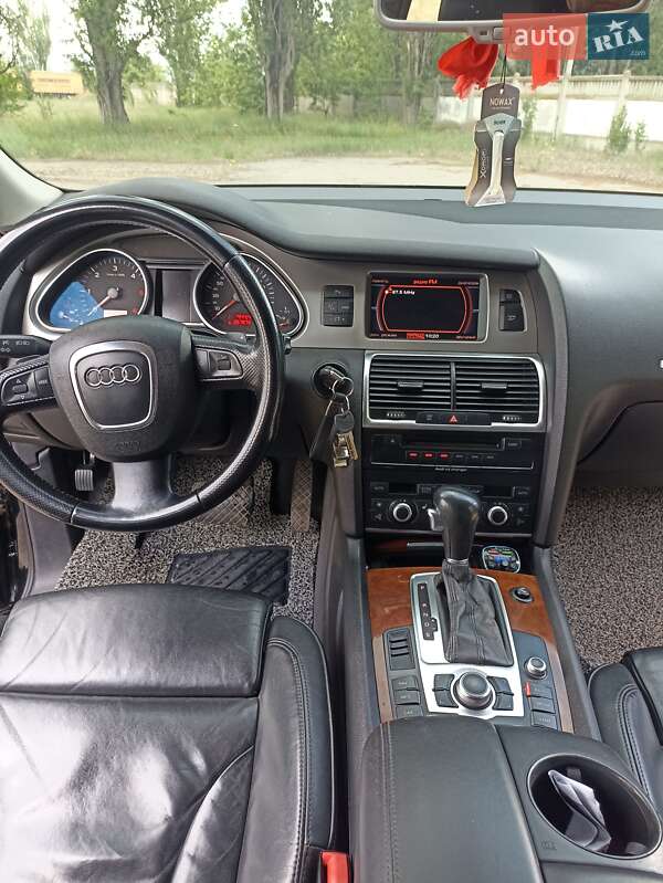 Внедорожник / Кроссовер Audi Q7 2007 в Белгороде-Днестровском