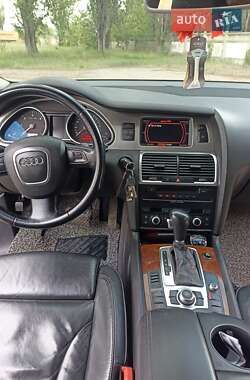 Внедорожник / Кроссовер Audi Q7 2007 в 