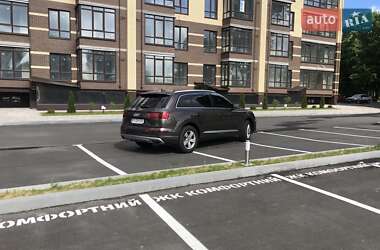 Внедорожник / Кроссовер Audi Q7 2017 в 