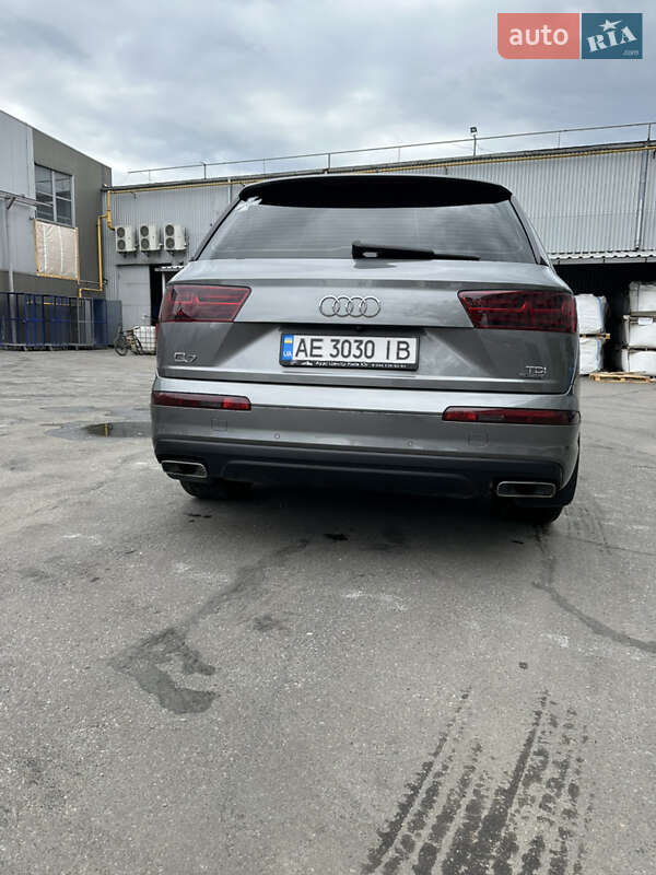 Внедорожник / Кроссовер Audi Q7 2017 в Днепре