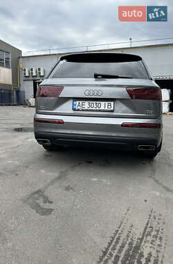 Внедорожник / Кроссовер Audi Q7 2017 в 