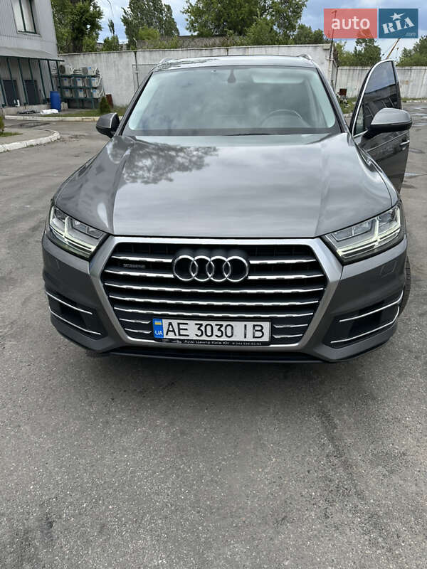 Внедорожник / Кроссовер Audi Q7 2017 в Днепре