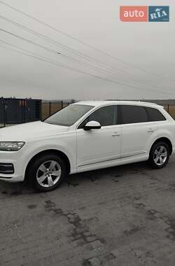 Внедорожник / Кроссовер Audi Q7 2018 в 