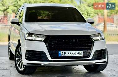 Внедорожник / Кроссовер Audi Q7 2016 в 