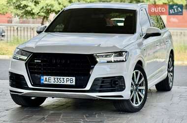 Внедорожник / Кроссовер Audi Q7 2016 в 