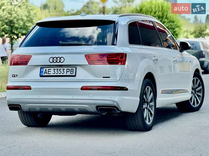 Позашляховик / Кросовер Audi Q7 2016 в Дніпрі