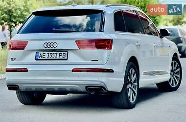Внедорожник / Кроссовер Audi Q7 2016 в 