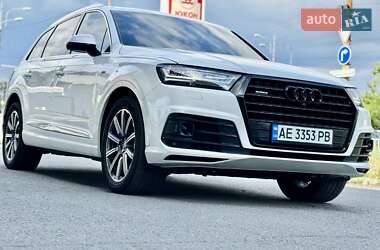 Внедорожник / Кроссовер Audi Q7 2016 в 