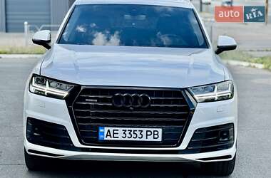 Внедорожник / Кроссовер Audi Q7 2016 в 