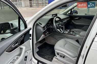 Внедорожник / Кроссовер Audi Q7 2016 в 