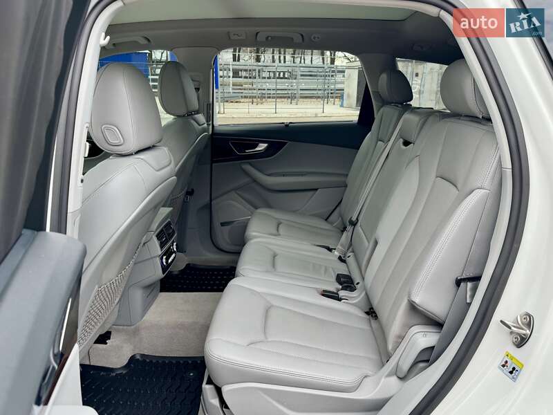 Позашляховик / Кросовер Audi Q7 2016 в Дніпрі