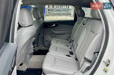 Внедорожник / Кроссовер Audi Q7 2016 в 