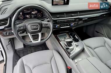 Внедорожник / Кроссовер Audi Q7 2016 в 