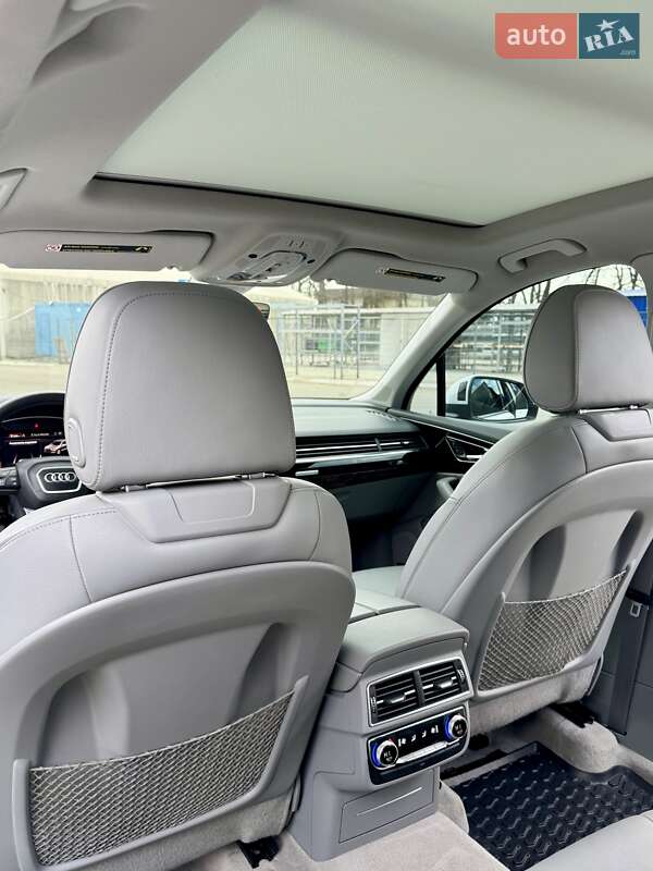Позашляховик / Кросовер Audi Q7 2016 в Дніпрі