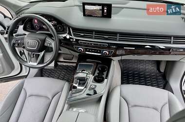 Внедорожник / Кроссовер Audi Q7 2016 в 