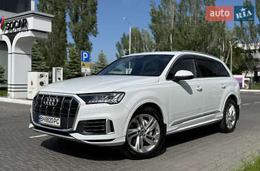 Внедорожник / Кроссовер Audi Q7 2020 в 