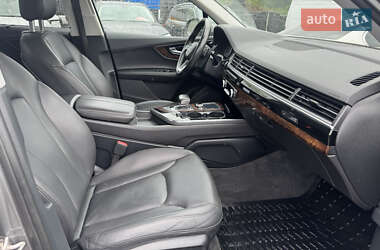 Позашляховик / Кросовер Audi Q7 2016 в 