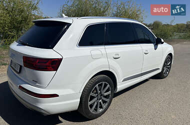 Внедорожник / Кроссовер Audi Q7 2017 в 