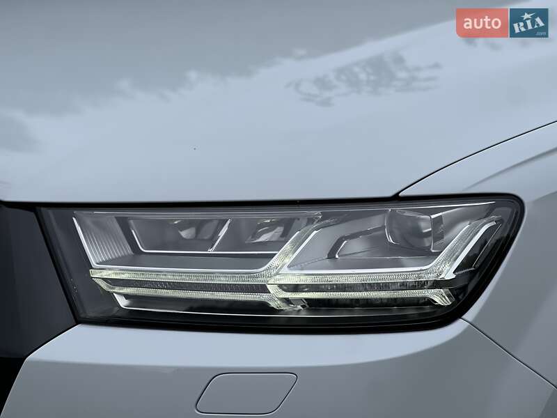 Позашляховик / Кросовер Audi Q7 2018 в Рівному