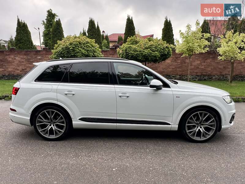 Позашляховик / Кросовер Audi Q7 2018 в Рівному