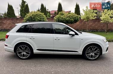 Внедорожник / Кроссовер Audi Q7 2018 в 