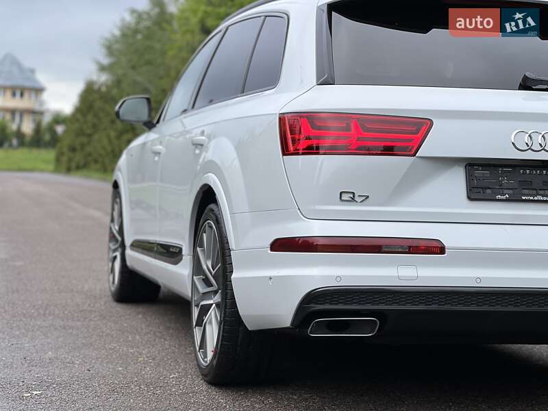 Позашляховик / Кросовер Audi Q7 2018 в Рівному