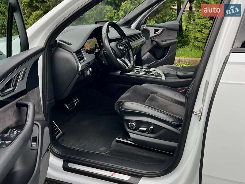 Позашляховик / Кросовер Audi Q7 2018 в Рівному